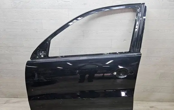Volkswagen Tiguan Front door 5N0831311C