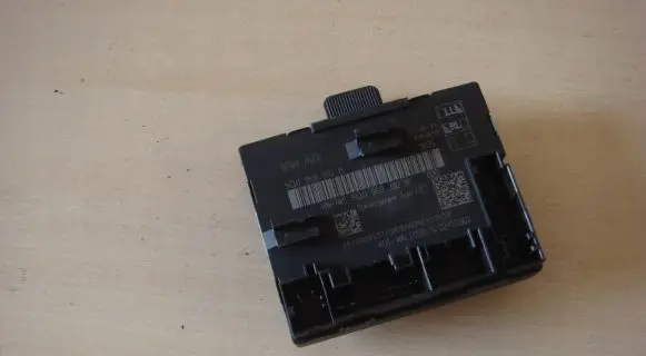 Volkswagen Golf VII Door control unit/module 5Q4959392B