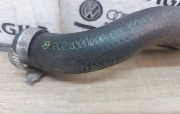 Mercedes-Benz CLK A208 C208 Engine coolant pipe/hose 2028321394