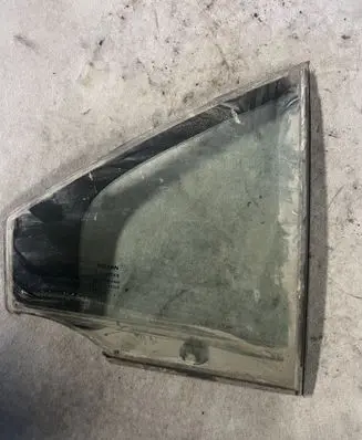 Nissan Primera Rear vent window glass 82220AV605 82220AV605SAE