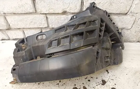 Opel Vivaro Front bumper mounting bracket 620350101R 93856001 36034