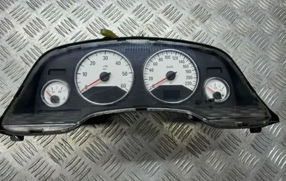 Opel Zafira A Speedometer (instrument cluster) 24461761 110080210