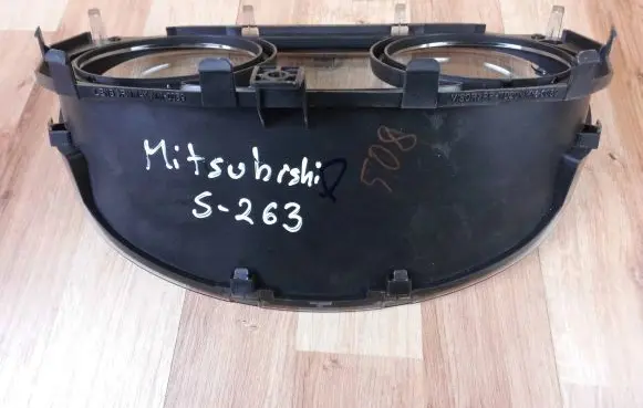 Mitsubishi Outlander Speedometer (instrument cluster) 8100C658