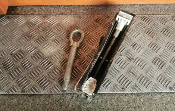 Skoda Octavia Mk2 (1Z) Towing hook eye 6R0011031B