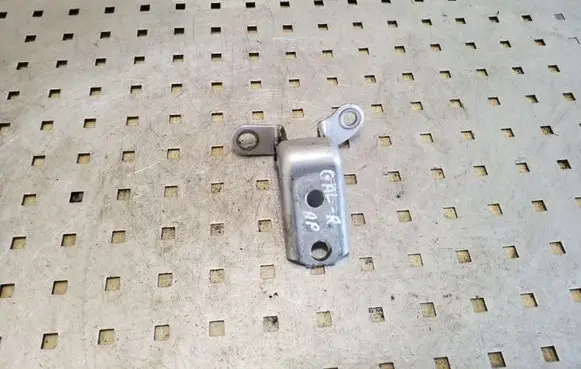 Toyota Avensis T270 Rear door lower hinge