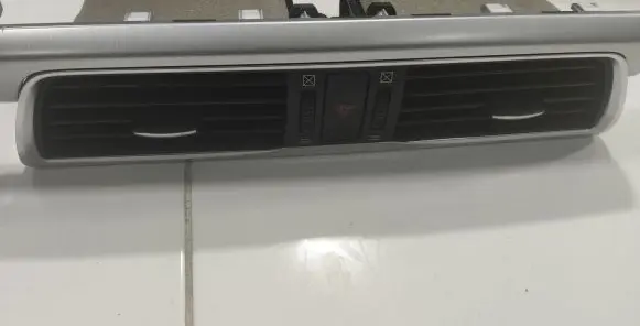 Mazda 3 II Dash center air vent grill BHR164931 130823