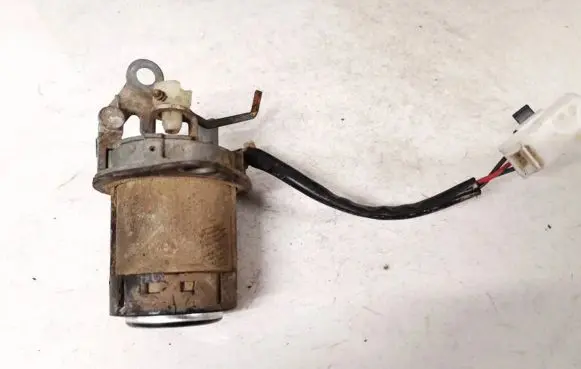 Mazda 323 Tailgate exterior lock 