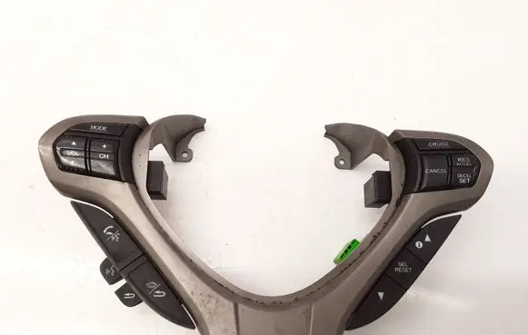 Steering wheel buttons/switches