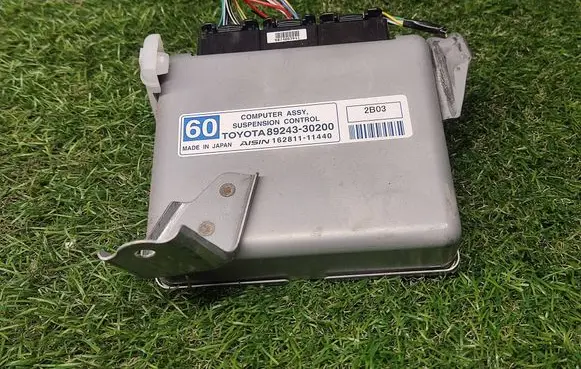 Lexus GS 250 350 300H 450H Suspension control unit/module 8924330200