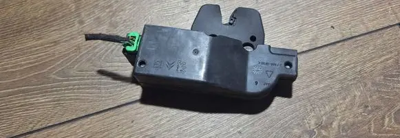Peugeot 307 CC Tailgate lock latch 9657614680
