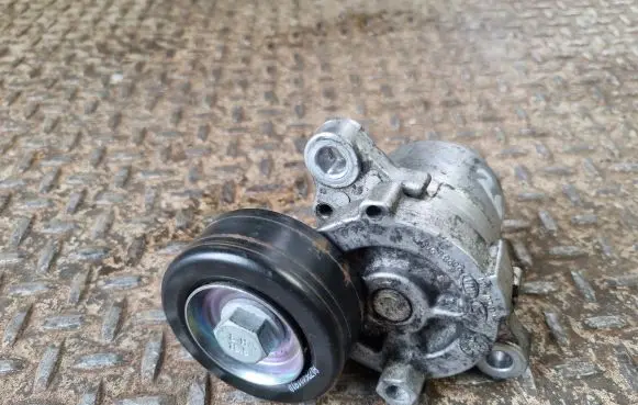 KIA Sportage Alternator belt tensioner 252812A6