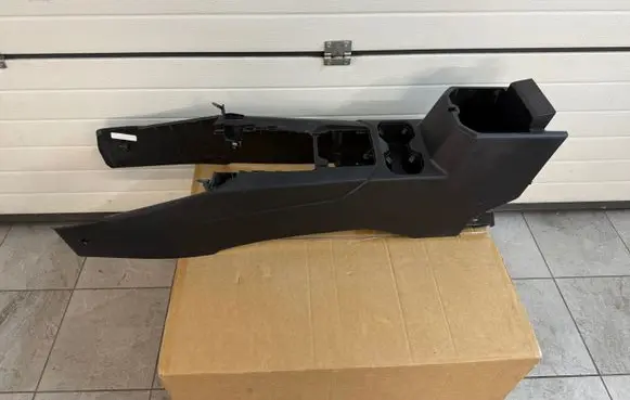 Volkswagen Amarok II Armrest 