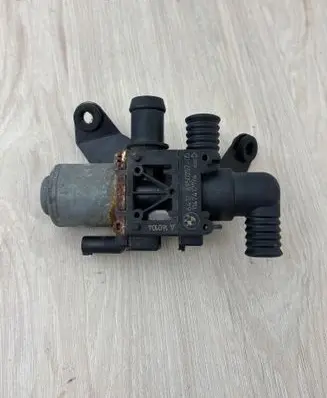 BMW X5 F15 Coolant heater control valve 6950257 1147412194