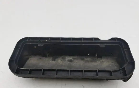 Quarter panel pressure vent