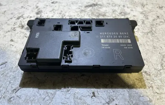 Mercedes-Benz E W211 Door control unit/module 2118702085 00401605