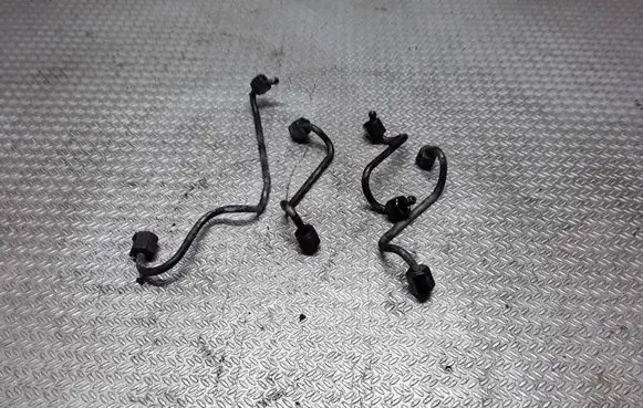 BMW 5 E60 E61 Fuel injector supply line/pipe 