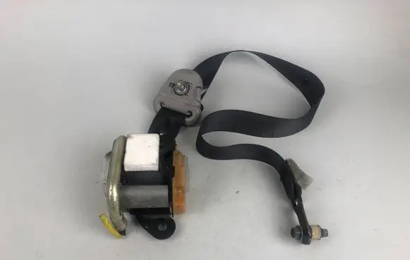 Subaru Impreza II Front seatbelt