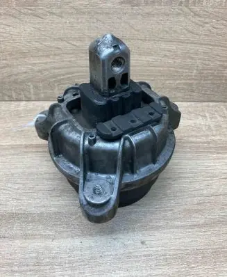 BMW 5 F10 F11 Engine mount bracket 6785601 13981112
