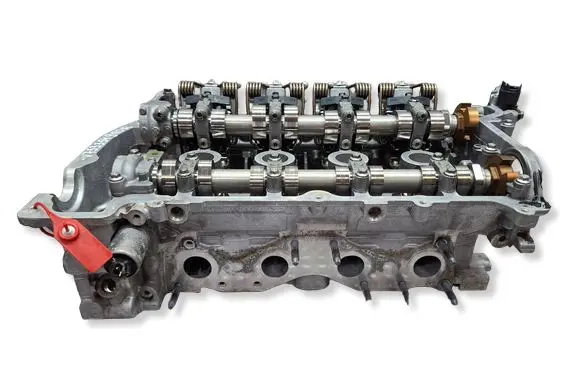 Peugeot 3008 I Engine head S17999638 V753354980R