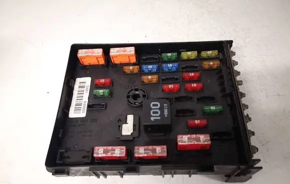 Volkswagen PASSAT B7 Fuse box set 3c0937125a 6359-5743