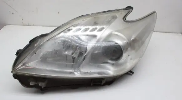 Toyota Prius (XW30) Headlight/headlamp