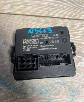Volkswagen Polo VI Gateway control module 5WA907530B A2C77448305 5WA907530B74