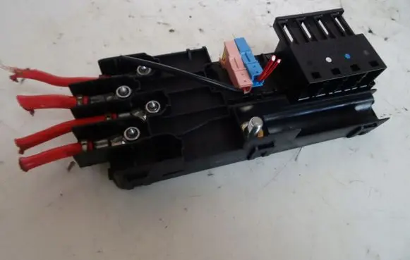 Mercedes-Benz CLS C219 Relay mounting block 