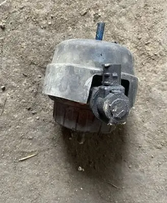 Audi A6 S6 C6 4F Engine mount bracket