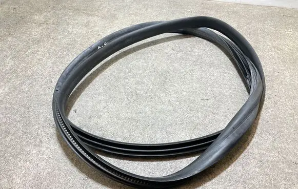 Ford Puma Rear door rubber seal (on body) 