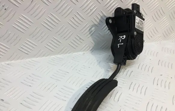 Renault Laguna III Accelerator throttle pedal 180050002R