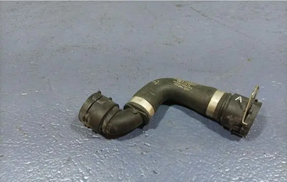 Mercedes-Benz AMG GT R190 C190 Engine coolant pipe/hose A2135013001
