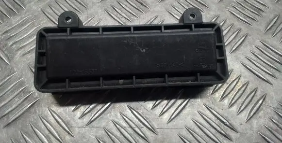 Toyota Avensis T250 Headlight/headlamp dust cover 020675