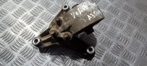 Volvo S40, V40 Engine mount bracket