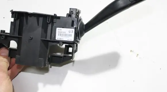 Volkswagen PASSAT B6 Indicator stalk 1K0953513G
