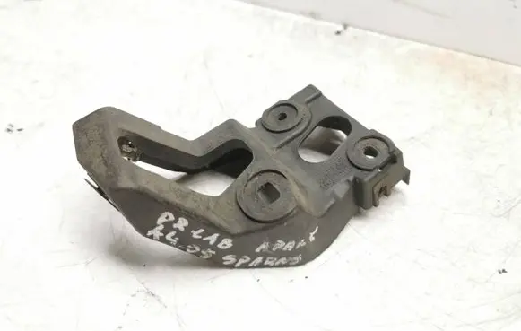 Audi A4 S4 B7 8E 8H Front splash guards bracket 