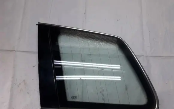 Volkswagen Touareg I Rear side window