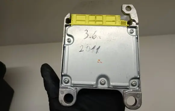 Subaru Outback Airbag control unit/module 98221AJ09A