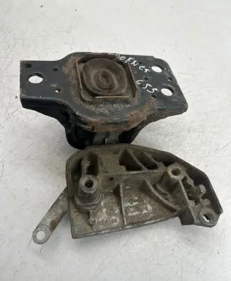 Citroen C5 Engine mounting bracket 8200042452
