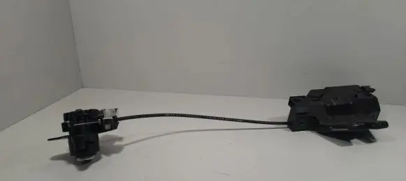 BMW 5 E60 E61 Tailgate lock latch 8196401