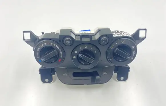 Mazda 2 Air conditioning/heating control unit DN82-61-190