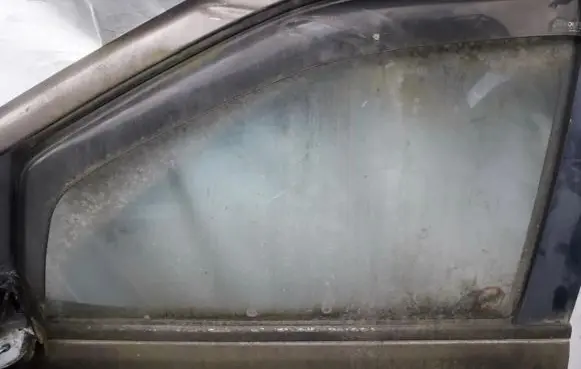 Nissan Prairie Front door window glass four-door PILKOS