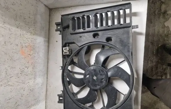 Electric radiator cooling fan
