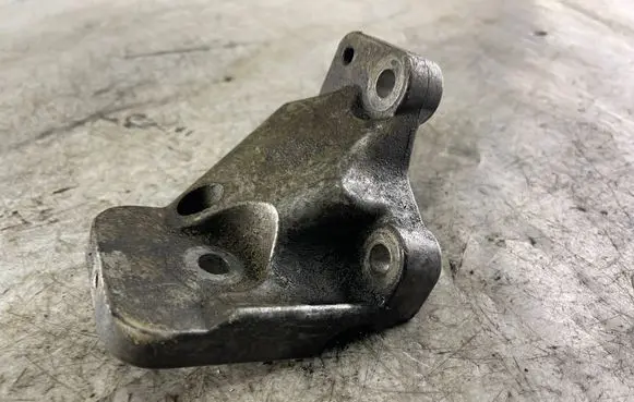 Volvo V70 Engine mounting bracket 86341232