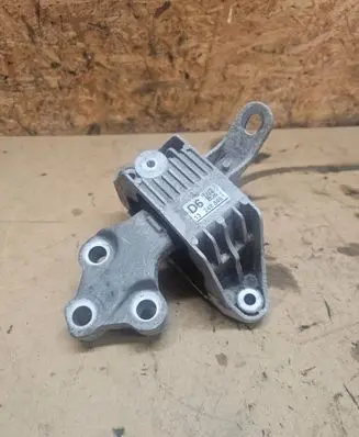 Engine mount bracket