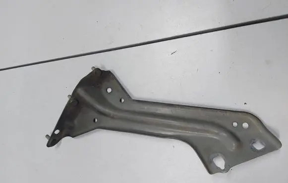 Audi Q5 SQ5 8R Fender mounting bracket 8R0821136