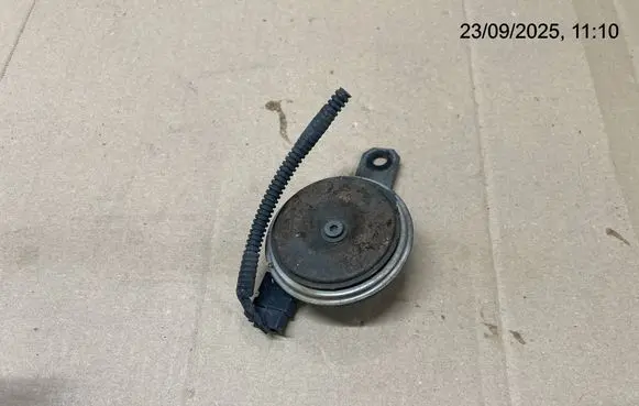 Toyota Prius+ (ZVW40) Horn signal 8651048070