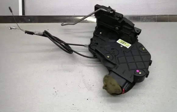 Mazda 3 I Rear door lock 3N6AA26413CN