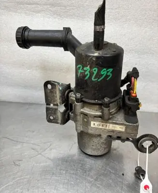 Citroen C4 I Picasso Power steering pump 9680987180