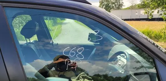 BMW X3 E83 Sliding door window/glass 