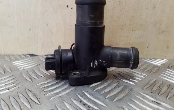 Volkswagen Transporter - Caravelle T4 Engine coolant pipe/hose 068121133AB